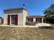Maison récente avec jardin piscine et dépendances proche...