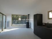 Maison récente avec vue forêt