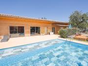 Maison récente de plain pied avec piscine