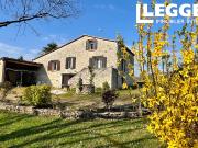 Maison rénovée avec jardin arboré de 2200 m², sous sol...