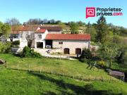 Maison rénovée et grange sur 1 ha de terrain avec...