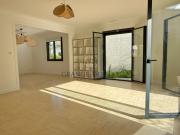 Maison rénovée non mitoyenne avec jardin et grand garage...