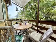 Maison rénovée Plain pied ST Maximin Centre 450 m2 de terrai