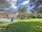Maison spacieuse de 619 m² à la campagne