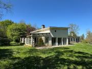 Maison sur un superbe terrain boisé et clos de plus d’un...