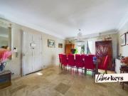 Maison T5 avec piscine et terrain constructible à...