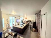 Maison toute équipée récente T5 avec terrain clos au calme