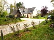 MAISON TRADITIONNELLE AVEC UN GRAND TERRAIN