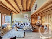 Maison unique de trois appartements. Nichée entre les...