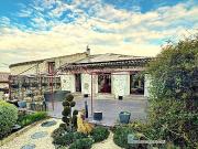 Maison unique en pierre avec grand jardin et piscine...