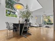 Maisonette mit Hauscharakter, Naturpool und ca. 1.000m2...