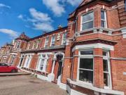 Maisonette to rent in Manor Road, Beckenham BR3