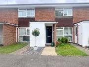 Maisonette to rent in Windsor Street, Chertsey KT16
