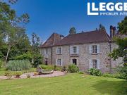 Majestueuse maison du 15e siècle entourée de magnifiques...