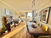 Manantiales, Concón. Iluminado departamento con amplios...