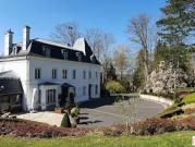 Hôtel particulier avec jardin et salle de réception