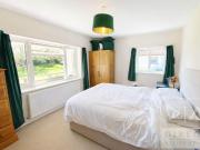 Manor Green Road, Epsom KT19, 2 bed flat to rent, £1,600...