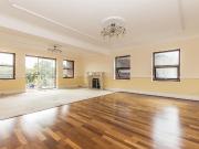 Manor Road, Chigwell IG7, 3 bed flat to rent, £2,500 pcm...