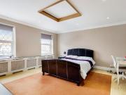 Manor Road, Chigwell IG7, 3 bed flat to rent | PrimeLocation