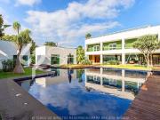 Mansão contemporânea com heliponto particular à venda no...