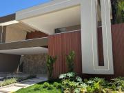 Mansão de altíssimo padrão, escriturada, mobiliada. Fino...