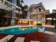 Mansão de Luxo com Vista Mar em Condomínio Fechado...