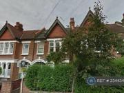 Mantilla Road, London, 3 Bedroom Maisonette