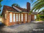 MANY PATHWAYS TO TAKE WITH THIS DOUBLE BRICK BEAUTY!