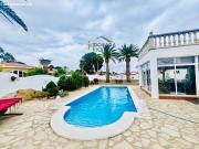 Maraviiloso chalet con piscina a un paso de la palya