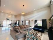 Maravilhosa casa á venda no Condomínio Shambala II em...