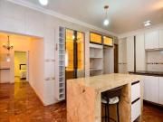 Maravilhosa Casa com 3 suítes e 450m² no Bacacheri!