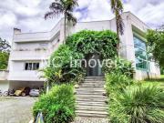 Maravilhosa casa com amplo quintal e piscina com perfil...