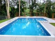 Maravilhosa casa em condomínio bem arborizado toda com...