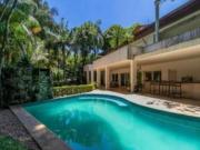 Maravilhosa casa em condomínio fechado !