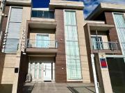 Maravilhoso quadriplex de frente para rua