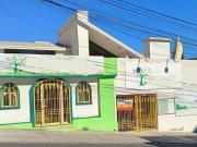 Maravillosa Casa con Uso de Suelo Comercial en Zona...