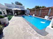 Maravillosa casa estilo mediterráneo de dos pisos,...