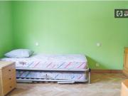Maravillosa habitación con escritorio en piso de 4...