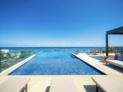 Marila, A un block de la playa, Calle 38