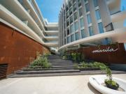 Marila, A un block de la playa, Calle 38