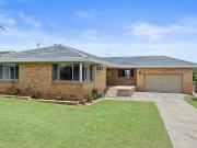 Market Rarity Low Set, Flood Free Brick & Tile