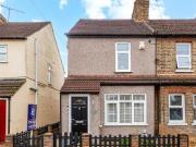 Marks Road, Romford, 2 Bedroom End