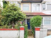 Marlborough Close, Colliers Wood SW19, 3 bed maisonette...