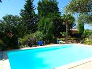 Mas à la campagne, avec dépendances et piscine, dans...