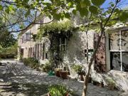 Mas ancien à rénover proche commerces et village