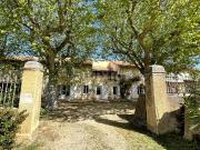 Mas authentique avec piscine et bassin en pierres 370m²...