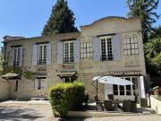 Mas provençal historique avec activité de chambres