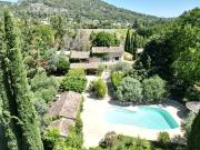 Mas, écuries et dépendances sur 15 hectares Brignoles 83...