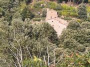 Mas en pierre authentique avec gîte et source naturelle