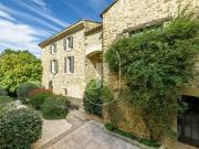 Mas en pierre avec gîtes à vendre proche de Beaumes de...